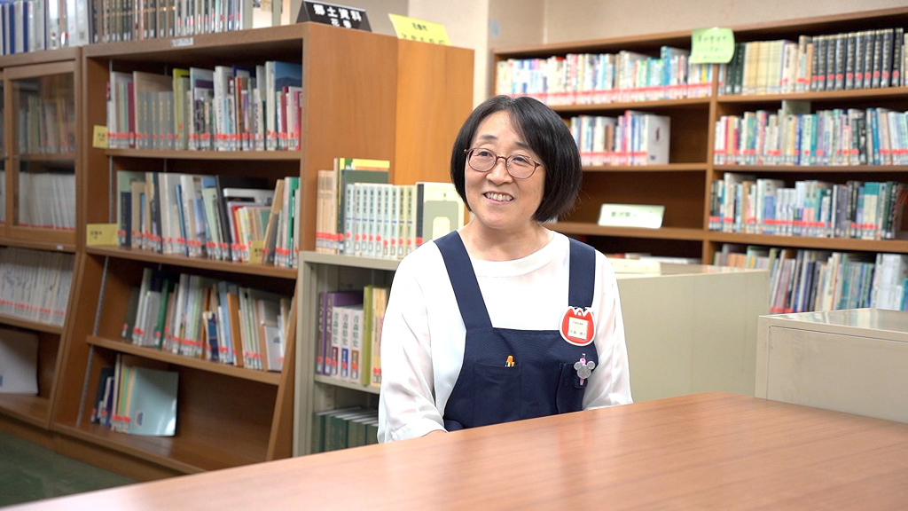 館内を案内してくれた花巻図書館司書の片島博子さん